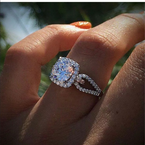 Jewelry - Luxury round cut 2ct white sapphire 💍